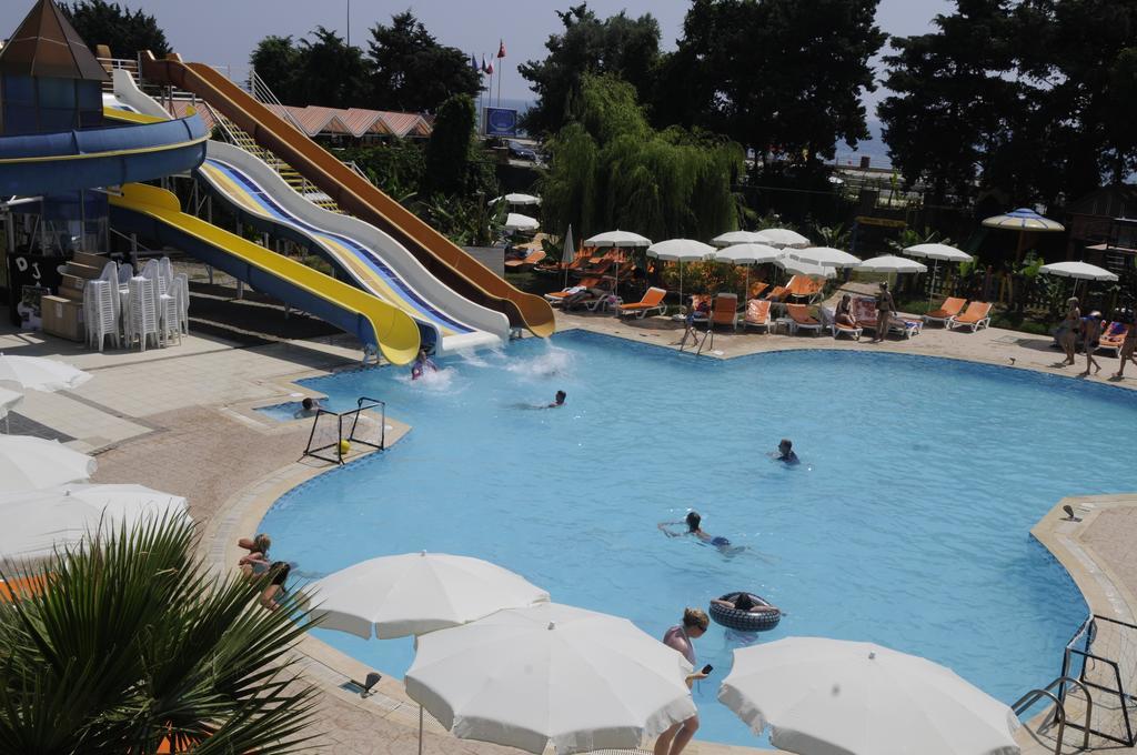 Klas Hotel 카기켁 외부 사진